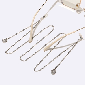 Chaîne de lunettes en métal argenté avec pendentifs cœur zircon et boucles silicone