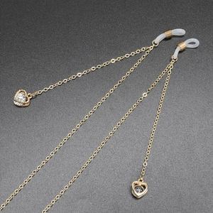 Chaîne de lunettes dorée antidérapante avec pendentif cœur en zircon et boucles silicone