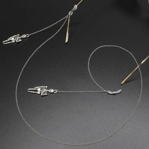 Cadena punk plateada para gafas con dijes de esqueleto y lazos de silicona suaves