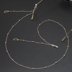 Chaîne de lunettes dorée élégante avec petites perles et pendentifs nuages