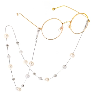 Lunettes rondes dorées avec chaîne décorative ornée de perles et de billes métalliques mates