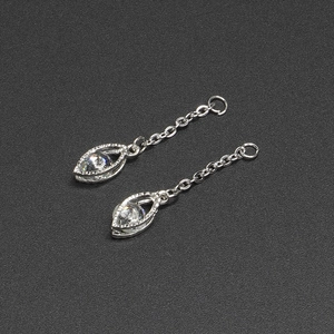 Chaîne de lunettes en argent avec zircon goutte et monture marquise au style luxe minimaliste