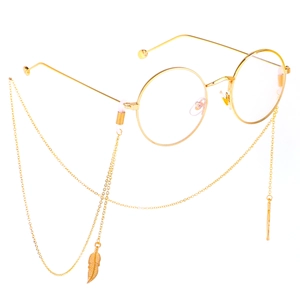 Golden metal glasses chain with elegant feather pendants and retro round frame glasses