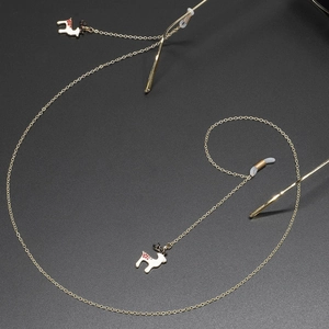 Goldene Brillenkette mit weißen Rentier-Anhängern und roten Punkten für Weihnachten