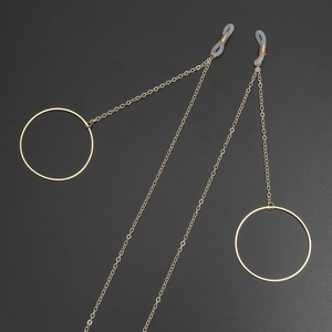 Chaîne à lunettes dorée avec grands cercles géométriques et boucles en silicone