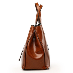 Grand sac à main cabas vintage marron en cuir huilé avec doubles poignées et vue de profil