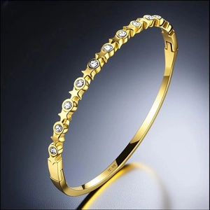 Bracelet Jonc en Acier Inoxydable pour Femmes Plaqué Or Étoile Cœur Floral Strass Bracelet Élégant Accessoire Bijoux
