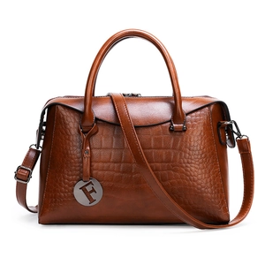 Women Crocodile Pattern Shoulder Bag PU Leather Large Capacity Top Handle Retro Crossbody Handbag With Metal Pendant