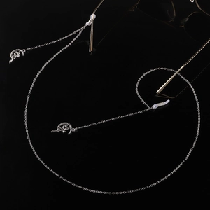 Catenina per occhiali in metallo argento con ciondoli a luna e stella e gommini