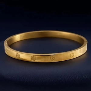 Snowflake Engraved Bangle Bracelet Stainless Steel Hinged Elegant Fashion Jewelry For Men Women Waterproof Non-Fading