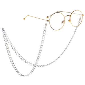 Chaîne de lunettes minimaliste en argent avec monture ronde sur fond blanc