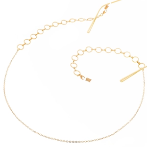 Chaîne de masque dorée avec maillons ronds, fermoir mousqueton et pendentifs barre