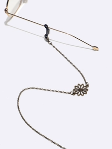 Golden eyewear chain featuring delicate daisy pendant and non-slip rubber loop connectors