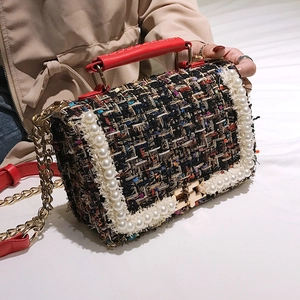 Sac bandoulière en tweed avec bordure perle, poignée rouge et chaîne dorée femme