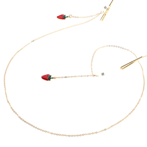 Chaîne de lunettes dorée avec pendentifs fraises rouges et boucles en caoutchouc antidérapantes
