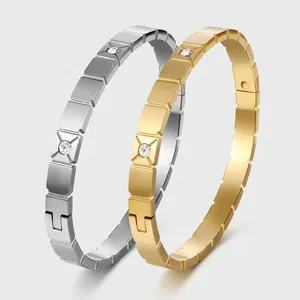 Bracelets en acier inoxydable plaqué or 18 carats avec zircones cubiques carrées