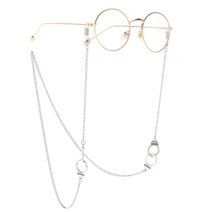 Lunettes rondes en métal doré avec chaîne argentée et pendentifs menottes