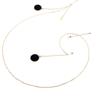 Chaîne de lunettes dorée avec pendentifs pompons noirs et boucles antidérapantes