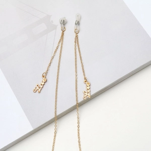 Chaîne de lunettes dorée avec pendentifs en lettres Love et boucles en silicone antidérapantes