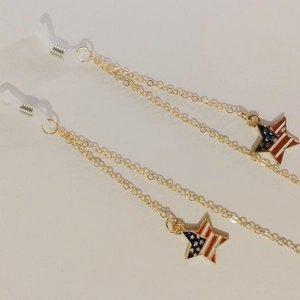 Goldene Anti-Rutsch Brillenkette aus Metall mit US-Flaggen-Sternanhängern und Silikonösen
