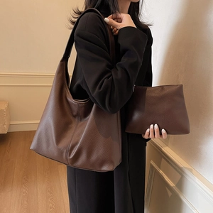 Grand sac hobo marron foncé rétro avec pochette assortie pour femme style décontracté