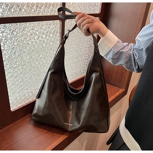 Detail view of large dark brown tote bag with Rose & Luxury logo and adjustable strap