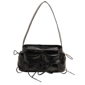 Sac à épaule en cuir verni noir à la mode avec poches multiples et nœuds décoratifs