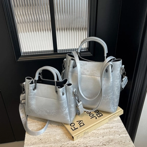 Sac Cabas pour Femmes en Cuir PU Gaufré Rétro Grande Capacité Sac à Épaule avec Bandoulière Tissée Géométrique Argent Noir Blanc