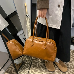 Retro brown large capacity tote bag in textured leather for women daily commute use