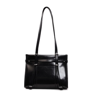 Sac à bandoulière vintage en cuir verni noir avec boucles argentées et grand volume