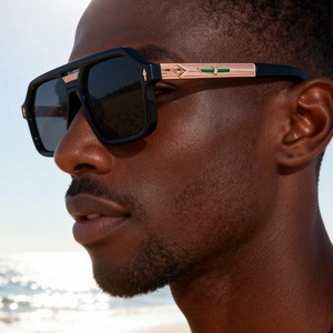 Fashionable square black sunglasses for men with luxury engraved rose gold metal temples