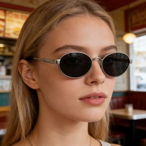 Lunettes de soleil polarisées ovales rétro avec branches en acier inoxydable pour femmes