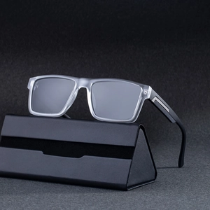 Quadratische polarisierte Sonnenbrille mit mattem Rahmen und schwarzer Klappbox