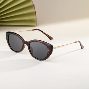 Occhiali da sole cat eye chic con montatura tartarugata e aste dorate in acciaio inox
