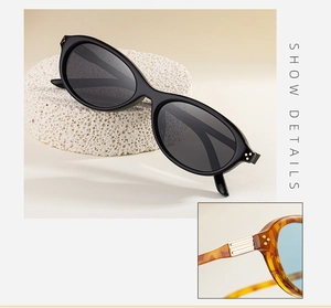Vue détaillée des lunettes de soleil ovales avec rivets et charnières dorées