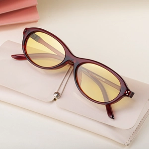 Lunettes de soleil ovales polarisées bordeaux avec verres jaunes et étui en cuir
