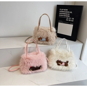 Sacs bandoulière chics en peluche avec broderie de teckel disponibles en trois couleurs