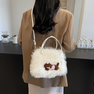 Sac à bandoulière chic en fausse fourrure blanche avec charmant chiot pour l'hiver