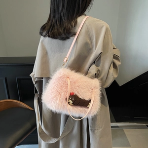 Sac bandoulière en peluche rose avec pendentif dessin animé mignon et sangle en cuir
