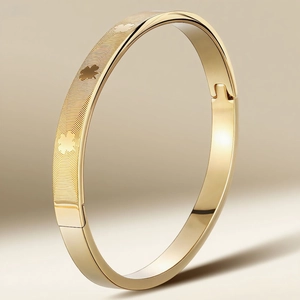 Bracelet Jonc À Charnière En Acier Inoxydable Pour Femmes Avec Texture Ondulée Gravée Et Motif Trèfle Bijoux Élégants