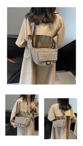 Détail d'un sac bandoulière à carreaux avec fermoir en cuir et large sangle tissée