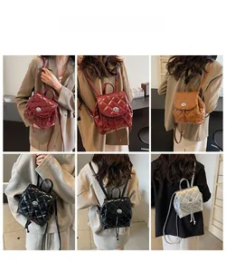 Modèles de mini sac à dos en cuir matelassé bordeaux, caramel, noir et argenté