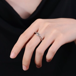 Elegant s925 silver heart intertwined ring with round zircon worn on a model finger