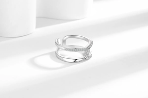 Detailed close-up of S925 silver knot ring with sparkling cubic zirconia inlay
