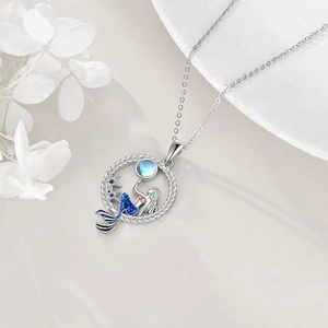 Collier sirène avec queue en émail bleu, pendentifs étoile de mer et pierre de lune en argent