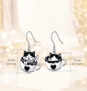 Detailed view of asymmetric cat earrings with 16mm and 13mm size dimensions