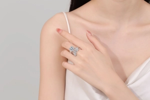 Detailed view of an 18K white gold leaf ring featuring a radiant cut cubic zirconia gemstone