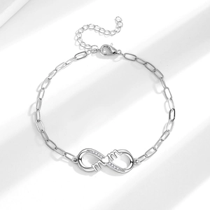 Bracelet chaîne trombone argentée avec symbole MOM infini et cristaux brillants