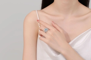 Close-up of spinning evil eye ring with blue gemstone on a model's finger