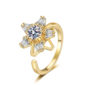 Anello a stella rotante dorato con zirconi baguette per alleviare lo stress e l'ansia